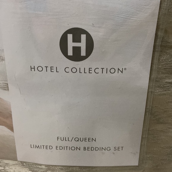 $500 Limited Edition Hotel Collection Distressed Chevron Comforter Set, Ivory - Picture 8 of 10